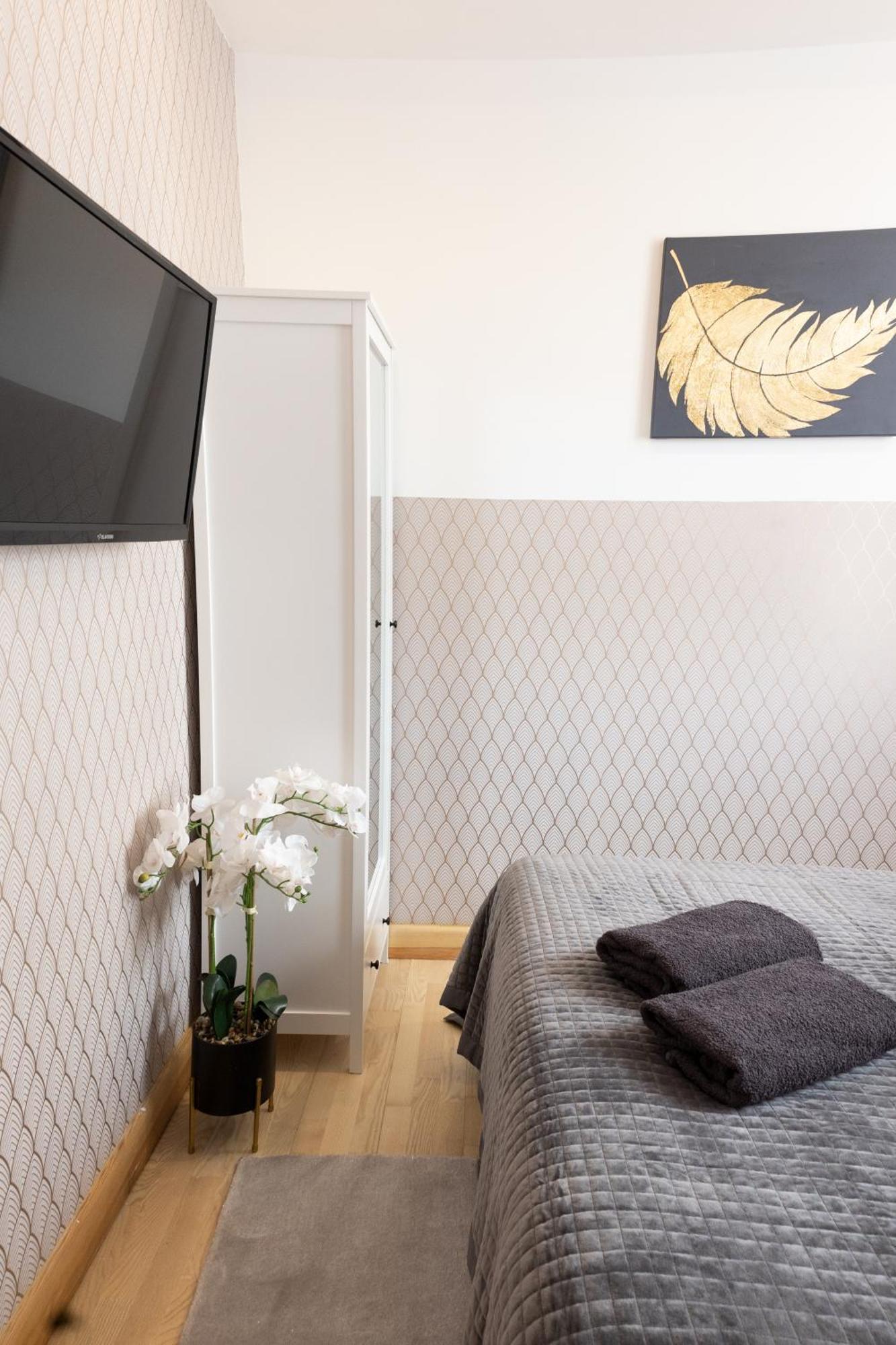 Clicktheflat Szkolna Palace Of Culture Apart Rooms Warszawa Rum bild